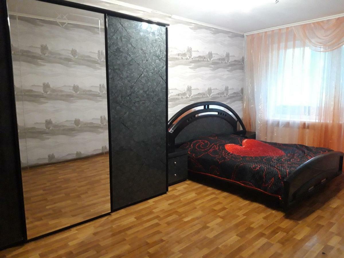 Трёхкомнатные апартаменты Кривой Рог Экстерьер фото